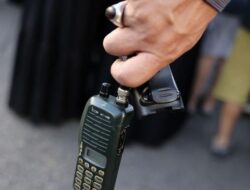 Iran Larang Pager dan Walkie-talkie di Pesawat Usai Serangan Lebanon