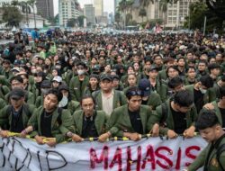 Massa Aksi Ancam Gelar Aksi Ketidaksetujuan Lanjutan Bila Tuntutan Diabaikan Prabowo