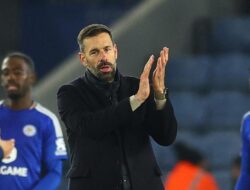 Leicester Terdegradasi, Nistelrooy Desak Manajemen Duduk Bareng