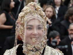 Kenapa Syahrini Bisa Dapat Penghargaan di Cannes?