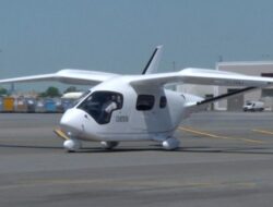 Momen Pesawat Listrik Mendarat Perdana di New York