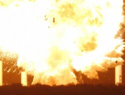 Detik-detik SpaceX Starship Meledak Saat Uji Coba