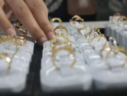 Harga Emas Kompak Turun Hari Ini
