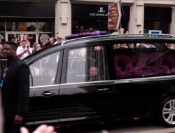 Lagu Iron Man Iringi Konvoi Peti Jenazah Ozzy Osbourne