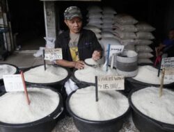 Omzet Pedagang Pasar Cipinang Anjlok 50 Persen Buntut Beras Oplosan