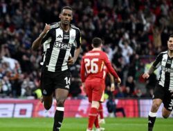 Ngambek, Alexander Isak Mogok Main Manakala Tak Dijual Newcastle