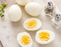Lebih Unggul tinggi Mana, Telur Rebus Matang atau Setengah Matang?
