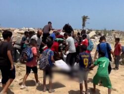 Detik-detik Bocah Gaza Tewas Tertimpa Bantuan Datang via Udara