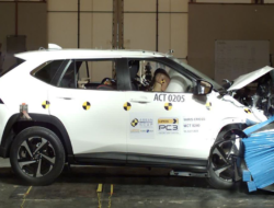 Toyota Yaris Cross Buatan RI Raih 5 Bintang Uji Tabrak ASEAN NCAP