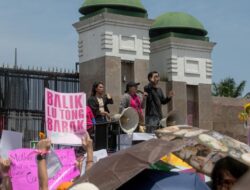 Aksi Damai Piknik Rakyat di Depan Dewan Perwakilan Rakyat, Tagih 17+8 Tuntutan