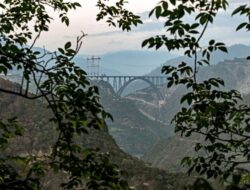 China Resmi Buka Jembatan Tertinggi di Dunia, Menjulang 625 Meter