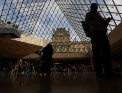 Museum Louvre Paris Dibuka Kembali Usai Insiden Perampokan