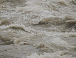 Bencana Banjir Besar Terjang Humbahas Sumut, 2 Orang Tewas & 5 Hilang