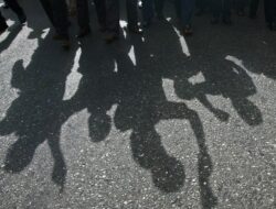 Puluhan Pekerja Kirgistan dan China Bentrok di Tengah Gejolak Sosial