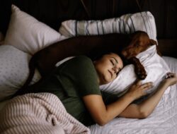 Banyak Tidur di Akhir Pekan Bisa Bikin Panjang Umur, Ini Penelitiannya