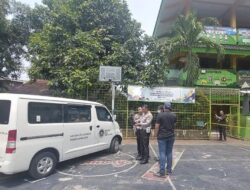 Siswa SD Ditabrak Kendaraan Pribadi SPPG saat Belajar Membaca di Lapangan Sekolah