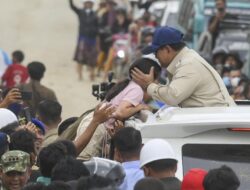 Prabowo Minta Anak-anak Korban Bencana Sumatra Semangat dan Tabah