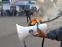 Polisi Tangkap 10 Aktivis Terkait Aksi Massa Ricuh di Ciceri Serang