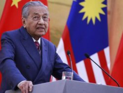 Mahathir Mohamad Masuk RS usai Terjatuh di Rumah