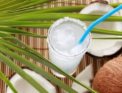 Tak Semua Terjamin, 5 Kelompok Orang Ini Dianjurkan Tak Minum Air Kelapa