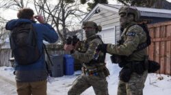 Terlibat Adu Jotos, Petugas ICE Tembak WN Venezuela di Minneapolis AS