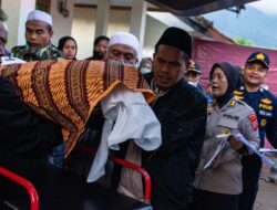 Proses Evakuasi Sampai saat ini Identifikasi Korban Longsor Cisarua