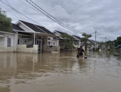 Bencana Banjir 10 Hari Mekar Baru Tangerang, Ratusan Keluarga Masih Terisolasi