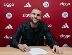 Maarten Paes Batal Debut di Ajax Lawan AZ, Terganjal Izin Kerja