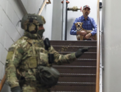 Pelajar Imigran Belajar dari Rumah Demi Hindari Diseret Petugas ICE