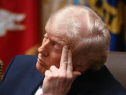 Trump Kecam Grammy Awards 2026, Ancam Tuntut Trevor Noah